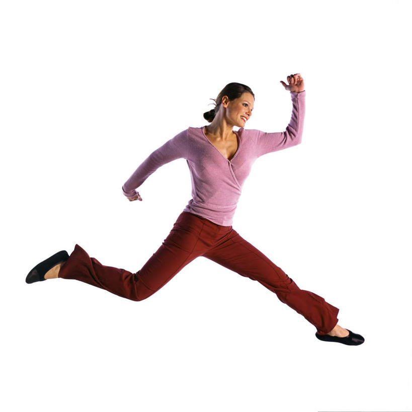 西方人,一个人,商务人士,商务女性,跑,跳,笑,微笑,露齿笑,方图,室内,白天,白色背景,正面,衬衫,锻炼,运动,欧洲,欧洲人,仅一个年轻女性,仅一个女性,仅一个人,握,套装,半空,抬腿,握拳,握着,摄影,影棚,商务装,工薪阶层,体育,年轻女性,白种人,年轻人,白领,上班族,跑步,跳跃,彩图,全身,影棚拍摄,衬衣,健身,拍摄