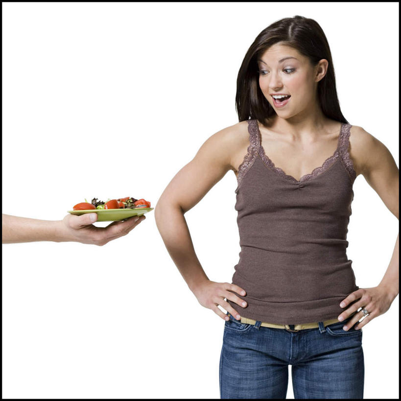 西方人,两个人,伙伴,朋友,站,笑,微笑,露齿笑,方图,室内,白天,白色背景,正面,友谊,水果,吊带,欧洲,欧洲人,握,服装,裤子,新鲜,生食,沙拉,食品,果实,拿,拿着,扭头,注视,吊带衫,牛仔裤,色拉,腰带,手叉腰,沙律,水果沙拉,食物,衣服,叉腰,观察,看,站着,转头,握着,摄影,服饰,有机食品,绿色食品,影棚,观看,色拉酱,皮带,察看,双手叉腰,衣着,穿着,关注,千岛酱,配饰,裤带,衣饰,友情,年轻女性,女人,女性,白种人,站立,半身,彩图,影棚拍摄,拍摄