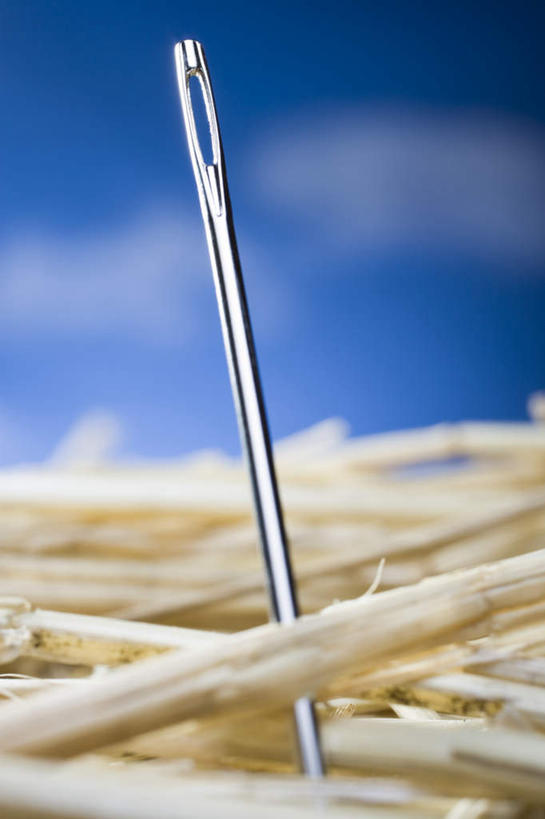 无人,竖图,室外,特写,白天,正面,静物,一根,朦胧,模糊,云,云朵,干草,云彩,针,蓝色,白云,蓝天,天空,草垛,天,晴朗,缝纫,缝衣针,针线,干草垛,晴空,彩图