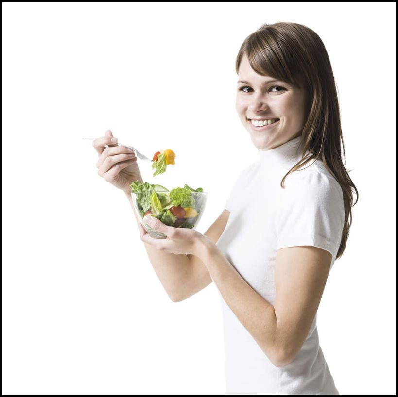 西方人,一个人,站,笑,微笑,露齿笑,横图,室内,白天,白色背景,侧面,蔬菜,餐具,玻璃,欧洲,欧洲人,仅一个年轻女性,仅一个女性,仅一个人,一堆,握,堆叠,堆积,服装,新鲜,叉子,生食,蔬菜沙拉,沙拉,食品,拿,拿着,扭头,注视,休闲装,色拉,沙律,玻璃制品,食物,两个,衣服,白色,容器,碗,观察,看,站着,转头,休闲,休闲服,握着,摄影,服饰,有机食品,绿色食品,影棚,观看,色拉酱,储藏,堆,察看,储存,关注,千岛酱,餐叉,年轻女性,女人,女性,白种人,进餐用具,站立,半身,彩图,影棚拍摄,拍摄,贮存