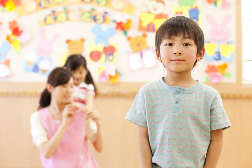 东方人,儿童,三个人,教师,站,笑,微笑,露齿笑,横图,室内,白天,正面,纯洁,亚洲,许多,朦胧,模糊,粘性,墙,办公用品,便利贴,便签,黄种人,墙壁,墙面,文具,排列,小孩,站着,可爱,童年,童趣,幼儿园,办公设备,文具用品,记事,童真,烂漫,无邪,快捷,文化工具,方便,N次贴,便条贴,告诉贴,即时贴,摆列,天真,男孩,男人,男性,年轻女性,女孩,女人,女性,亚洲人,讲师,老师,站立,半身,彩图,布列,分列,男生,女生