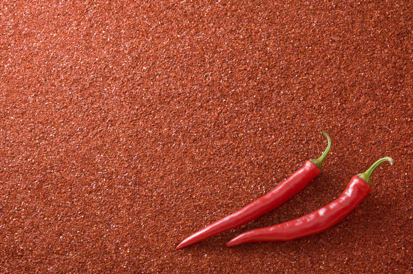 无人,横图,俯视,室内,特写,白天,餐桌,桌子,辣椒,蔬菜,红色背景,新鲜,食品,食物,两个,摄影,影棚,餐台,辣角,红海椒,大椒,辣虎,广椒,辣子,红辣椒,海椒,番椒,彩图,高角度拍摄,影棚拍摄,拍摄