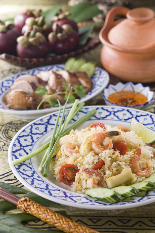 米饭,无人,竖图,俯视,室内,特写,白天,烹饪,中餐,餐桌,筷子,桌子,蔬菜,西红柿,餐具,水果,叶子,切开,新鲜,碟子,壶,盘,葱,青葱,调料,肉,生食,虾,料理,食品,果实,绿叶,饭,调味品,调味料,文化,传统,鸭肉,菜肴,美食,肉类,大虾,水壶,食物,盘子,茶壶,碟,切,中式,嫩叶,一盘,佳肴,有机食品,绿色食品,对虾,餐台,礼节,山竹,莽吉柿,五谷,山竹子,山竺,礼仪,剖面,肉食,切面,斑节虾,东方对虾,中国对虾,叶,叶片,进餐用具,烹调用具,番茄,彩图,高角度拍摄