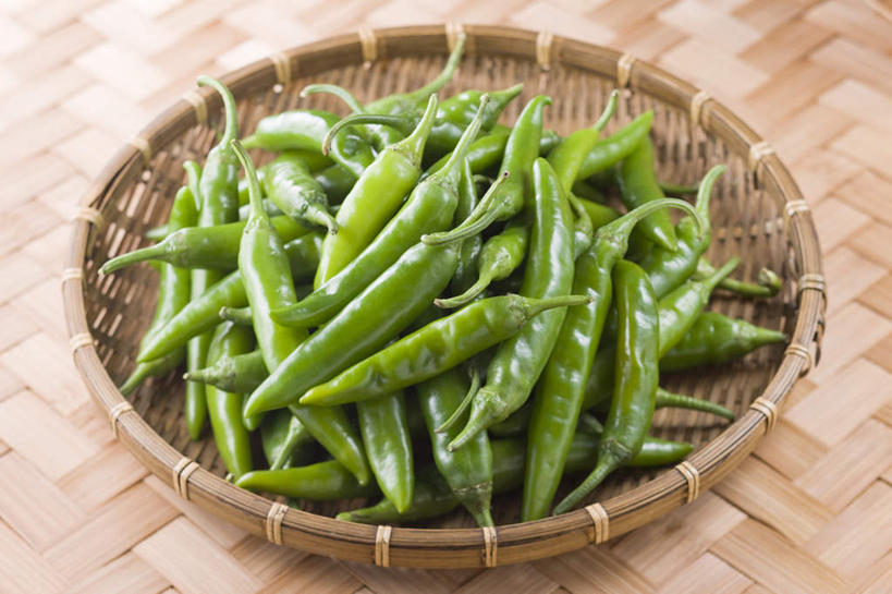 无人,交叉,横图,俯视,室内,特写,白天,烹饪,竹子,一堆,许多,堆叠,堆积,竹制,编织,篮子,青椒,料理,食品,韩式,菜肴,美食,食物,竹篮,垫子,摄影,佳肴,影棚,竹条,堆,交织,竹制品,韩国料理,韩式料理,大椒,菜椒,穿插,甜椒,柿子椒,灯笼椒,彩图,高角度拍摄,影棚拍摄,拍摄