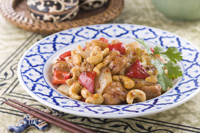 无人,横图,俯视,室内,特写,白天,烹饪,筷子,辣椒,蔬菜,餐具,新鲜,碟子,盘,香菜,料理,食品,韩式,切块,文化,传统,菜肴,美食,食物,盘子,碟,摄影,佳肴,有机食品,绿色食品,影棚,礼节,腰果,韩国料理,礼仪,韩式料理,辣角,红海椒,大椒,辣虎,广椒,胡菜,香荽,原荽,园荽,芫荽,进餐用具,辣子,红辣椒,海椒,番椒,彩图,高角度拍摄,影棚拍摄,拍摄