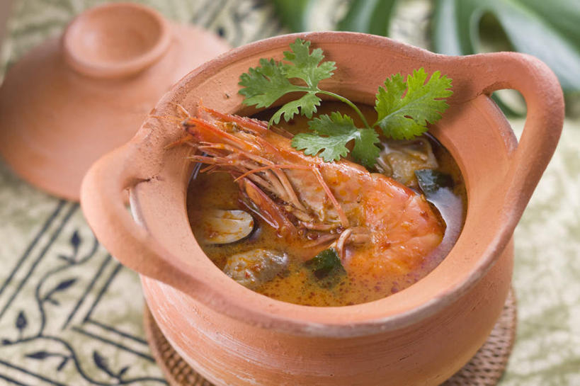 海鲜,无人,横图,俯视,室内,特写,白天,烹饪,餐具,香菜,汤,虾,料理,食品,泰式,锅,水产,菜肴,美食,大虾,泰国料理,食物,一只,佳肴,对虾,海产品,斑节虾,胡菜,香荽,原荽,园荽,芫荽,泰菜,泰国菜,泰式料理,东方对虾,中国对虾,进餐用具,烹调用具,彩图,高角度拍摄