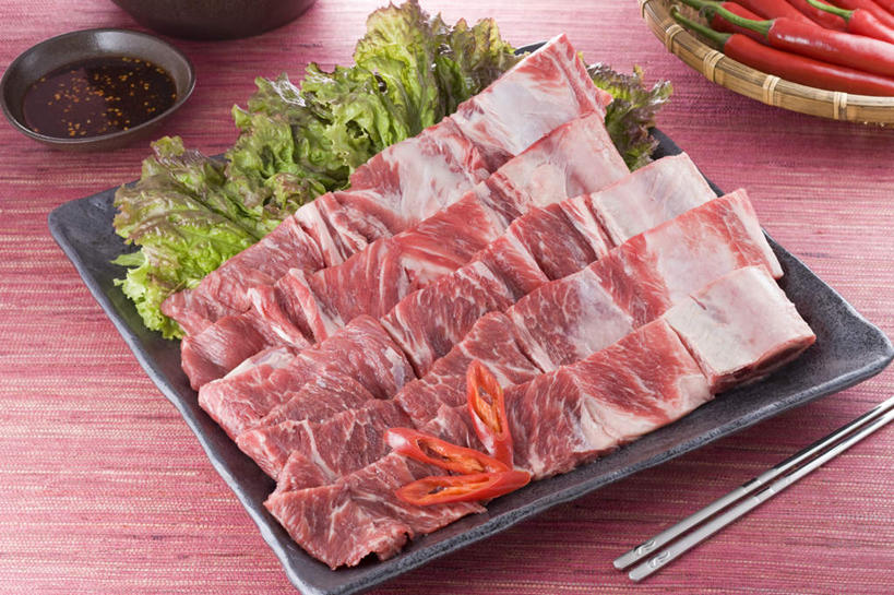 无人,横图,俯视,室内,特写,白天,烹饪,筷子,蔬菜,餐具,一排,许多,新鲜,整齐,碟子,盘,生菜,莴苣,调料,酱料,酱汁,肉,佐料,牛肉,料理,食品,调味品,韩式,调味料,文化,传统,酱,菜肴,美食,肉类,食物,排列,盘子,碟,摄影,佳肴,有机食品,绿色食品,影棚,礼节,队列,韩国料理,礼仪,肉食,韩式料理,春菜,鹅仔菜,莴仔菜,千金菜,叶用莴苣,进餐用具,彩图,高角度拍摄,影棚拍摄,拍摄