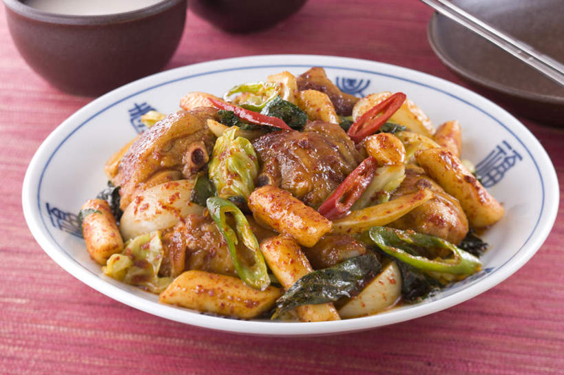 无人,横图,俯视,室内,特写,白天,烹饪,辣椒,蔬菜,餐具,节日,新鲜,碟子,盘,料理,食品,年糕,韩式,文化,菜肴,美食,食物,盘子,碟,祈祷,许愿,摄影,佳肴,有机食品,绿色食品,影棚,纪念,祈求,祭祀,镜饼,韩国料理,彩椒,韩式料理,辣角,红海椒,大椒,辣虎,广椒,平安,甜椒,柿子椒,辣子,海椒,番椒,灯笼椒,彩图,高角度拍摄,影棚拍摄,拍摄,传统文化