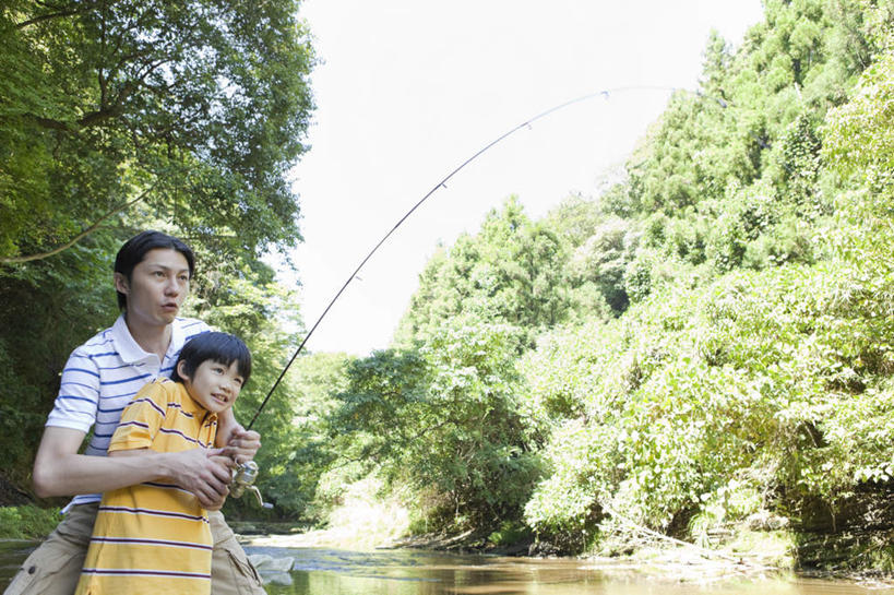 东方人,儿童,两个人,父亲,儿子,站,横图,室外,白天,侧面,纯洁,河流,森林,树林,水,植物,钓鱼竿,亚洲,握,河水,水流,云,云朵,云彩,黄种人,树,树木,绿色,白云,天空,小溪,自然,天,溪水,站着,父子,日本人,父爱,可爱,童年,童趣,握着,生长,成长,渔具,童真,烂漫,无邪,天真,男孩,男人,男性,年轻男性,亚洲人,孩子,钓竿,鱼竿,站立,半身,彩图,钓鱼