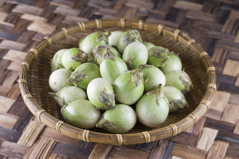 无人,交叉,横图,俯视,室内,特写,白天,烹饪,竹子,茄子,蔬菜,竹制,新鲜,编织,篮子,食品,菜肴,美食,食物,竹篮,摄影,佳肴,有机食品,绿色食品,影棚,竹条,交织,竹制品,穿插,落苏,酪酥,昆仑瓜,矮瓜,彩图,高角度拍摄,影棚拍摄,拍摄