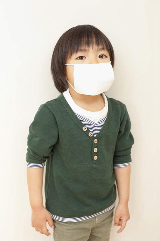 东方人,儿童,一个人,站,竖图,室内,白天,白色背景,正面,纯洁,日本,亚洲,仅一个男性,仅一个人,分离,过滤,分开,注视,休闲装,黄种人,一个,小孩,口罩,观察,看,站着,仅一个小孩,休闲,日本人,休闲服,隔断,可爱,童年,童趣,遮掩,摄影,影棚,单个,观看,隔离,察看,卫生,掩盖,遮挡,关注,净化,间隔,预防,童真,东亚,烂漫,无邪,遮盖,防尘,日本国,掩饰,断绝,隔开,屏蔽,屏绝,远离,中断,阻遏,阻隔,天真,男孩,男人,男性,亚洲人,孩子,抬头,仰头,站立,半身,彩图,影棚拍摄,拍摄,男生