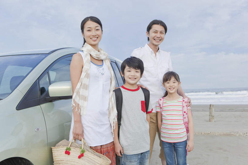 东方人,儿童,四个人,家庭,夫妻,母亲,父亲,女儿,儿子,站,笑,微笑,露齿笑,横图,室外,白天,爱情,旅游,度假,纯洁,沙滩,汽车,日本,亚洲,并排,包,皮包,沙子,海岸,云,云朵,沙地,浪漫,云彩,休闲装,黄种人,娱乐,车,小孩,蓝色,白云,蓝天,天空,交通工具,轿车,天,站着,享受,休闲,温暖,温馨,父女,父子,母女,母子,一家人,日本人,休闲服,恩爱,放松,父爱,可爱,母爱,童年,童趣,恋人,单肩包,和睦,童真,东亚,烂漫,无邪,日本国,天真,男孩,男人,男性,年轻男性,年轻女性,女孩,女人,女性,亚洲人,孩子,年轻人,夫妇,情侣,海滩,玩耍,站立,半身,彩图,伴侣,融洽,男生,女生