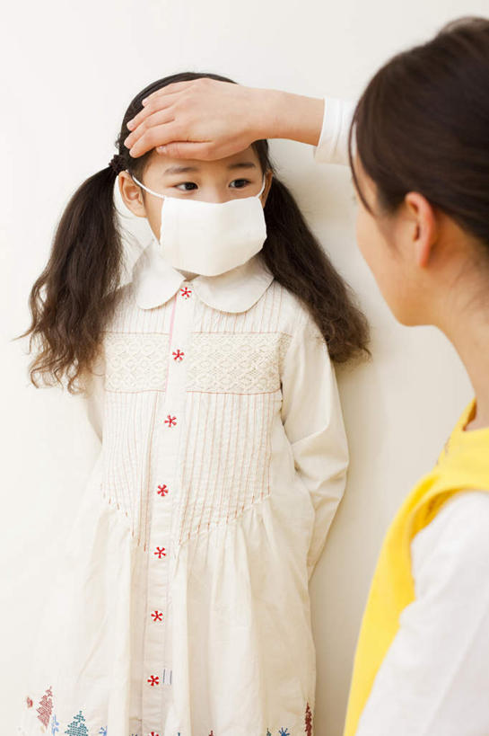 东方人,儿童,两个人,教师,站,蹲,摸,竖图,室内,白天,白色背景,正面,纯洁,日本,亚洲,抚摸,检查,分离,墙,过滤,教育,分开,注视,黄种人,墙壁,墙面,一个,小孩,口罩,看,站着,日本人,隔断,可爱,童年,童趣,遮掩,幼儿园,摄影,影棚,单个,对视,隔离,卫生,掩盖,遮挡,净化,间隔,预防,童真,东亚,烂漫,无邪,遮盖,防尘,日本国,掩饰,断绝,隔开,屏蔽,屏绝,远离,中断,阻遏,阻隔,天真,年轻女性,女孩,女人,女性,亚洲人,讲师,教授,老师,触摸,蹲着,接触,站立,半身,彩图,影棚拍摄,拍摄,女生