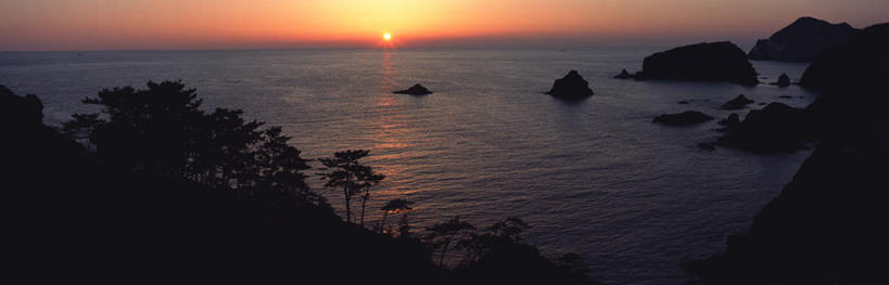 无人,花园,横图,全景,俯视,室外,白天,旅游,度假,海浪,海洋,美景,日落,森林,山,山脉,树林,天际线,植物,静冈县,日本,亚洲,景观,浪花,山峰,晚霞,霞光,云,云朵,冬天,山峦,背光,云彩,娱乐,树,树木,绿色,白云,天空,自然,海水,黄昏,群山,天,享受,休闲,景色,彩霞,放松,生长,成长,自然风光,逆光,海景,东亚,本州,本州岛,日本国,中部地方,静冈,大海,风浪,海,海水的波动,近岸浪,涌浪,夕阳,彩图,高角度拍摄