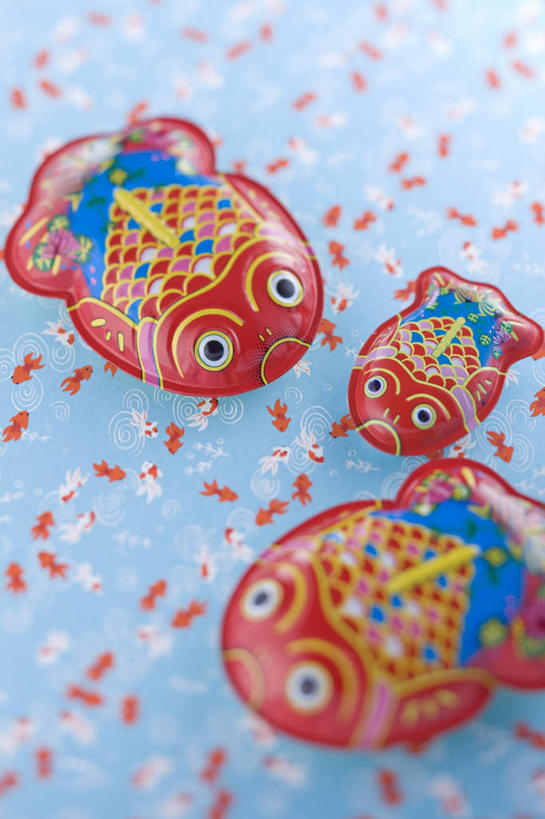 无人,竖图,俯视,室内,特写,白天,玩具,三只,日本文化,金鱼,手工艺品,文化,工艺品,夏天,摄影,影棚,彩图,高角度拍摄,影棚拍摄,拍摄,传统文化