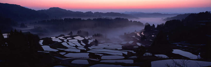 无人,横图,俯视,航拍,室外,白天,旅游,度假,日出,美景,山,山脉,树林,太阳,植物,雾,日本,亚洲,朦胧,模糊,景观,山峰,云,云朵,朝霞,晨曦,黎明,山峦,云彩,娱乐,树,树木,蓝色,绿色,白云,蓝天,天空,阳光,自然,群山,天,享受,休闲,景色,放松,生长,晴朗,成长,迷雾,鸟瞰,自然风光,东亚,本州,本州岛,日本国,中部地方,新潟,新潟县,朝阳,大雾,晴空,彩图,高角度拍摄,破晓