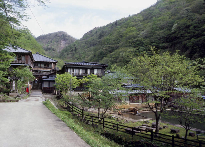 无人,栏杆,横图,室外,白天,正面,旅游,度假,美景,山,山脉,树林,植物,道路,路,日本,亚洲,阴影,光线,影子,房屋,屋子,景观,山峰,云,云朵,围栏,小路,交通,山峦,云彩,娱乐,护栏,楼房,树,树木,蓝色,绿色,白云,蓝天,天空,阳光,自然,群山,天,享受,休闲,景色,放松,生长,成长,自然风光,东亚,本州,关东地方,本州岛,日本国,栃木,栃木县,彩图,房子