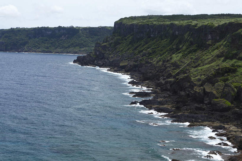 无人,横图,俯视,室外,白天,旅游,度假,草地,草坪,海浪,海洋,美景,树林,植物,鹿儿岛,日本,亚洲,阴影,光线,影子,景观,浪花,云,云朵,云彩,娱乐,草,树,树木,蓝色,绿色,白云,蓝天,天空,阳光,自然,海水,天,享受,休闲,景色,放松,生长,成长,自然风光,海景,东亚,日本国,九州本岛,九州,九州岛,九州地方,鹿儿岛县,大海,风浪,海,海水的波动,近岸浪,涌浪,彩图,高角度拍摄