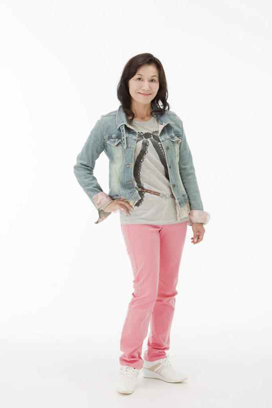 东方人,一个人,站,笑,微笑,露齿笑,竖图,室内,白天,白色背景,正面,亚洲,仅一个年轻女性,仅一个女性,仅一个人,休闲装,黄种人,手叉腰,叉腰,站着,休闲,休闲服,摄影,影棚,年轻女性,女人,女性,亚洲人,站立,彩图,全身,影棚拍摄,拍摄