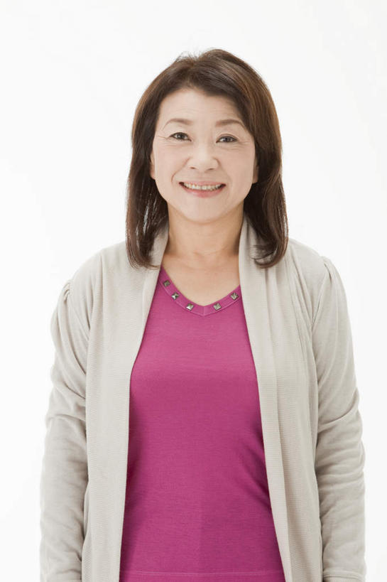 东方人,一个人,站,笑,微笑,露齿笑,竖图,室内,白天,白色背景,正面,亚洲,仅一个年轻女性,仅一个女性,仅一个人,休闲装,黄种人,站着,休闲,休闲服,摄影,影棚,年轻女性,女人,女性,亚洲人,站立,半身,彩图,影棚拍摄,拍摄