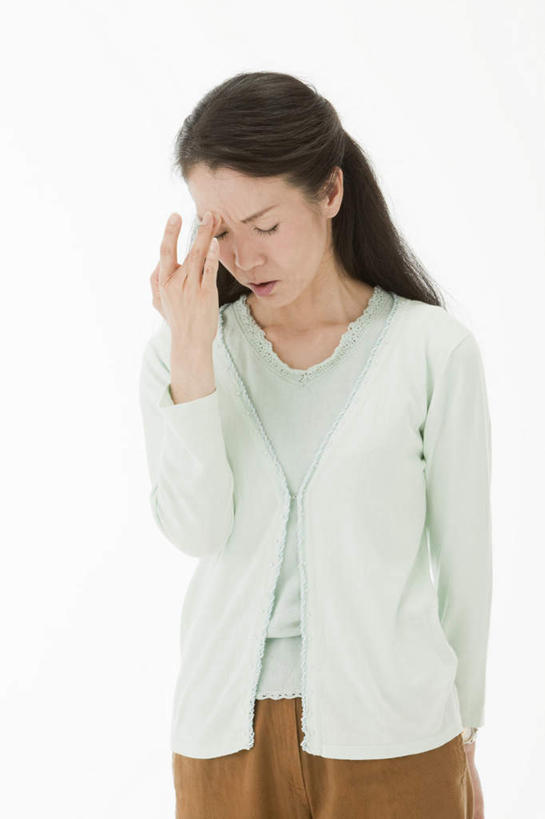 东方人,一个人,站,闭眼,摸,竖图,室内,白天,白色背景,正面,按摩,亚洲,仅一个年轻女性,仅一个女性,仅一个人,抚摸,休闲装,黄种人,按,站着,休闲,疲倦,休闲服,摄影,影棚,疲劳,疲惫,失落,疲乏,年轻女性,女人,女性,亚洲人,闭眼睛,闭着眼,闭着眼睛,触摸,接触,站立,半身,彩图,影棚拍摄,拍摄