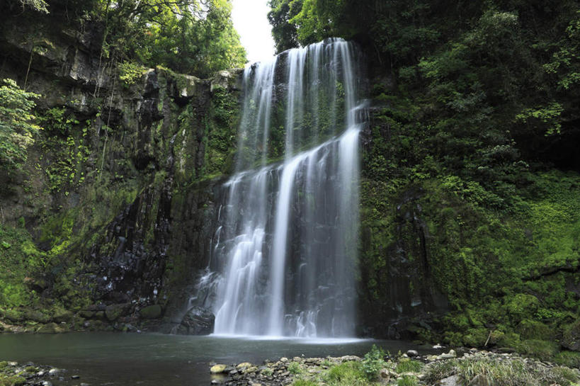 无人,横图,室外,白天,仰视,旅游,度假,草地,河流,美景,瀑布,山,山脉,树林,水,植物,大分县,日本,亚洲,飞溅,溅,液体,河水,景观,山峰,水流,山峦,娱乐,草,树,树木,蓝色,绿色,蓝天,天空,自然,群山,天,享受,休闲,景色,放松,生长,成长,喷洒,自然风光,东亚,日本国,九州本岛,九州,九州岛,九州地方,大分,跌水,彩图,低角度拍摄