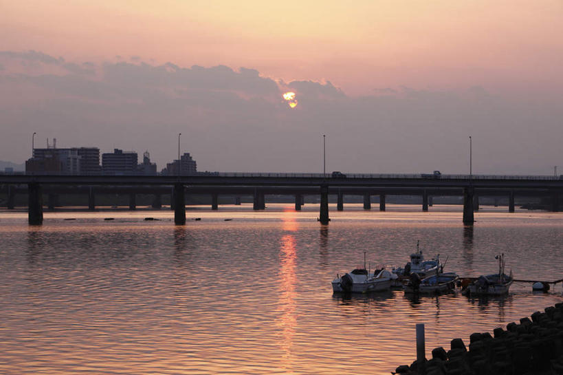 无人,横图,室外,白天,正面,旅游,度假,海浪,海洋,美景,日落,树林,植物,轮船,船,日本,亚洲,阴影,光线,影子,景观,浪花,晚霞,霞光,云,云朵,桥,云彩,娱乐,栈桥,树,树木,绿色,天空,阳光,自然,海水,黄昏,天,享受,休闲,景色,彩霞,放松,生长,成长,人行桥,停泊,自然风光,海景,东亚,日本国,九州本岛,九州,九州岛,九州地方,宫崎,宫崎县,大海,风浪,海,海水的波动,近岸浪,涌浪,夕阳,彩图