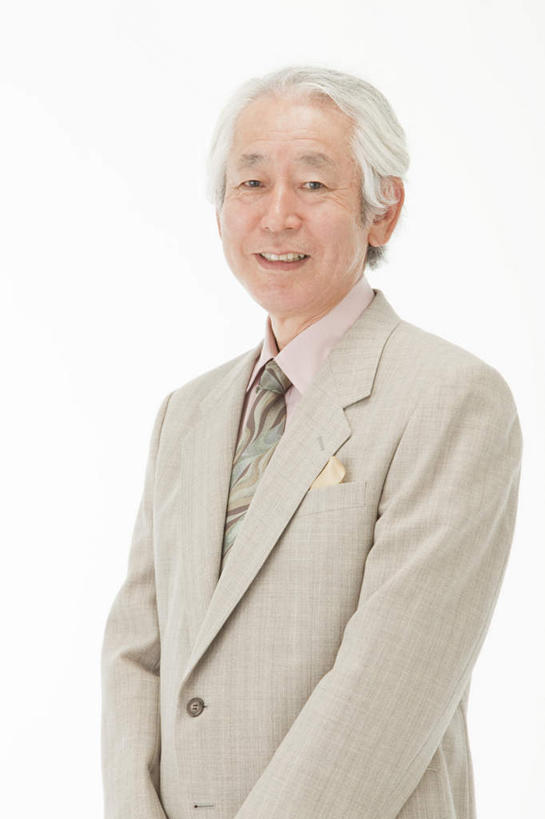 东方人,一个人,商务人士,商务男性,站,笑,微笑,露齿笑,竖图,室内,白天,白色背景,正面,衬衫,亚洲,仅一个男性,仅一个人,套装,注视,黄种人,观察,看,站着,仅一个老年男性,摄影,影棚,观看,察看,关注,商务装,工薪阶层,老年男性,男人,男性,亚洲人,白领,上班族,站立,半身,彩图,影棚拍摄,衬衣,拍摄