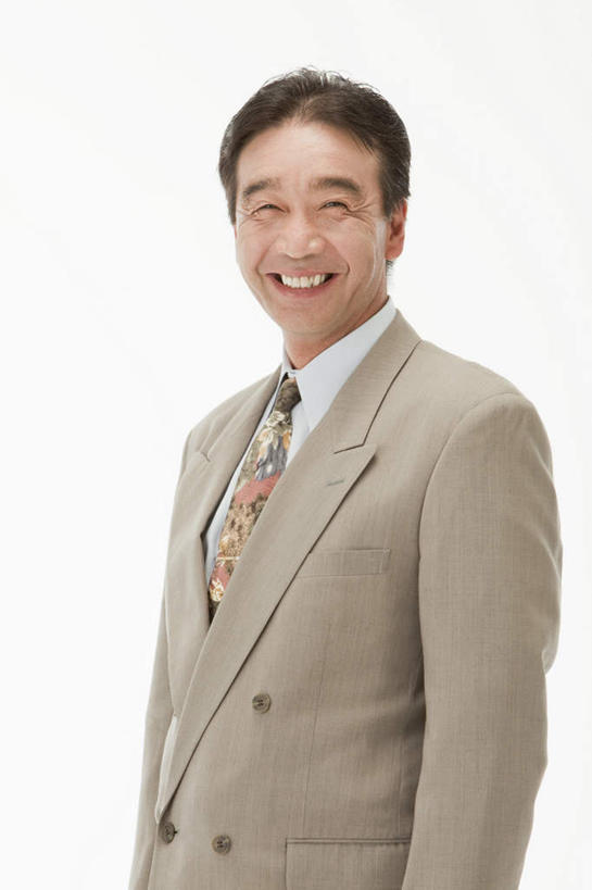 东方人,一个人,商务人士,商务男性,站,笑,微笑,露齿笑,竖图,室内,白天,白色背景,正面,衬衫,亚洲,仅一个男性,仅一个人,仅一个中年男性,套装,注视,黄种人,观察,看,站着,摄影,影棚,观看,察看,关注,商务装,工薪阶层,男人,男性,中年男性,亚洲人,白领,上班族,站立,半身,彩图,影棚拍摄,衬衣,拍摄
