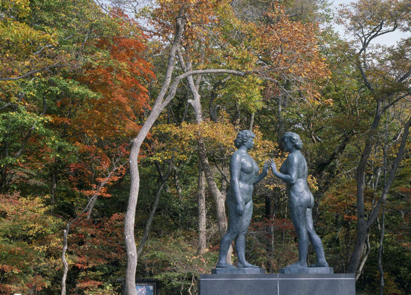 无人,两个人,站,握手,横图,室外,白天,正面,旅游,度假,石头,美景,树林,植物,雕塑,日本,亚洲,许多,雕刻,雕像,石子,景观,注视,娱乐,石雕,裸露,树,树木,红色,蓝色,绿色,蓝天,天空,自然,天,观察,看,站着,享受,休闲,景色,放松,生长,成长,观看,察看,关注,自然风光,裸,东亚,本州,本州岛,日本国,青森,青森县,东北地方,年轻女性,女人,女性,石块,岩石,搀手,拉手,手拉手,手握手,站立,彩图,全身