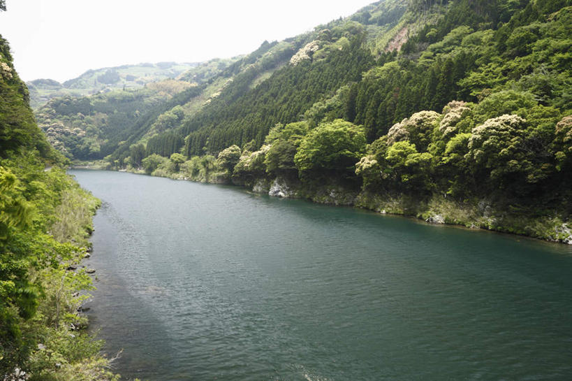 无人,横图,俯视,室外,白天,旅游,度假,河流,美景,山,山脉,树林,水,植物,日本,亚洲,阴影,光线,影子,河水,景观,山峰,水流,山峦,娱乐,树,树木,蓝色,绿色,蓝天,天空,阳光,自然,群山,天,享受,休闲,景色,放松,生长,成长,自然风光,东亚,日本国,九州本岛,九州,九州岛,九州地方,宫崎,宫崎县,彩图,高角度拍摄