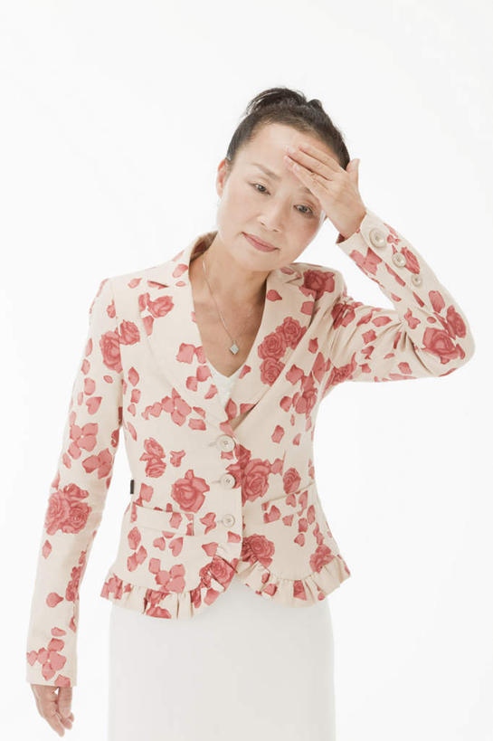 东方人,一个人,站,摸,竖图,室内,白天,白色背景,正面,裙子,项链,亚洲,仅一个女性,仅一个人,戴,抚摸,套装,正装,注视,黄种人,按,观察,看,站着,仅一个中年女性,摄影,影棚,观看,半身裙,察看,关注,女人,女性,中年女性,亚洲人,触摸,接触,站立,半身,彩图,影棚拍摄,拍摄