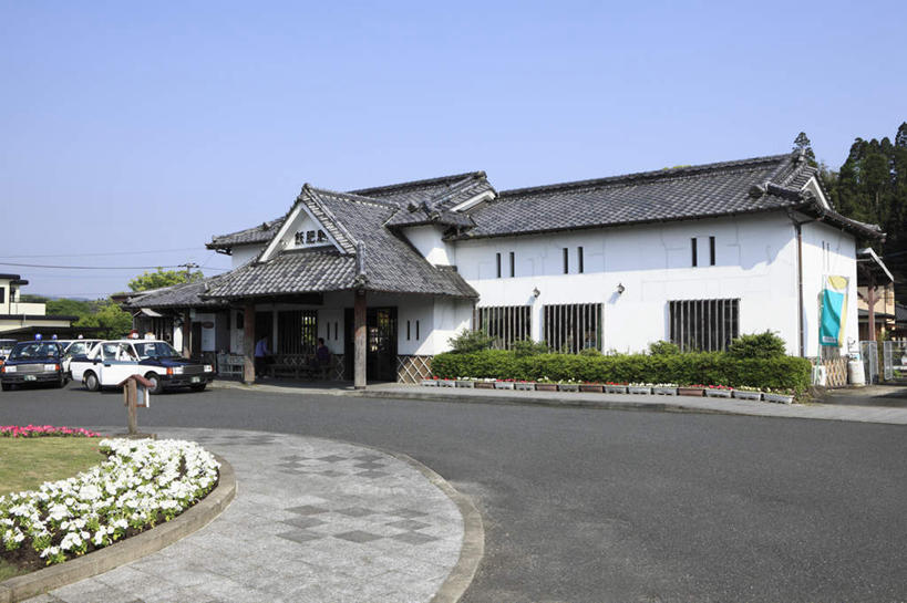 无人,家,横图,室外,白天,正面,旅游,度假,花海,花圃,美景,植物,道路,路,公路,汽车,叶子,日本,亚洲,许多,盛开,房屋,屋子,景观,交通,花蕾,娱乐,楼房,住宅,车,花,花瓣,花朵,鲜花,树,树木,蓝色,绿色,蓝天,天空,自然,交通工具,轿车,花丛,花束,花田,天,花苞,花蕊,行驶,享受,休闲,景色,放松,生长,成长,自然风光,东亚,日本国,九州本岛,九州,九州岛,九州地方,宫崎,宫崎县,马路,彩图,房子