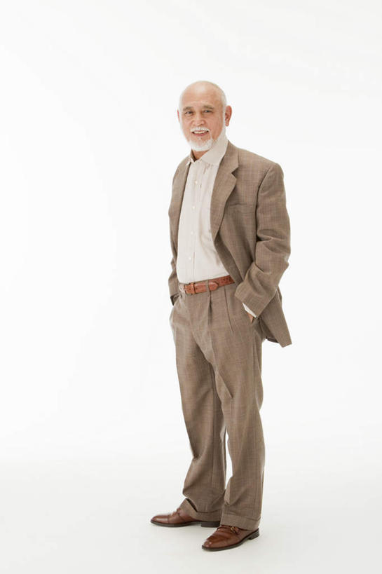 东方人,胡须,一个人,商务人士,商务男性,站,笑,微笑,露齿笑,竖图,室内,白天,白色背景,正面,衬衫,亚洲,仅一个男性,仅一个人,套装,注视,黄种人,观察,看,站着,仅一个老年男性,摄影,影棚,观看,察看,关注,商务装,工薪阶层,老年男性,男人,男性,亚洲人,胡子,络腮胡,白领,上班族,插兜,两手抄兜,两手放兜,手插兜,手放口袋,站立,彩图,全身,影棚拍摄,衬衣,拍摄