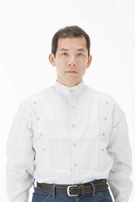 东方人,一个人,站,竖图,室内,白天,白色背景,正面,亚洲,仅一个男性,仅一个人,注视,休闲装,黄种人,仅一个年轻男性,观察,看,站着,休闲,休闲服,摄影,影棚,观看,察看,关注,男人,男性,年轻男性,亚洲人,站立,半身,彩图,影棚拍摄,拍摄