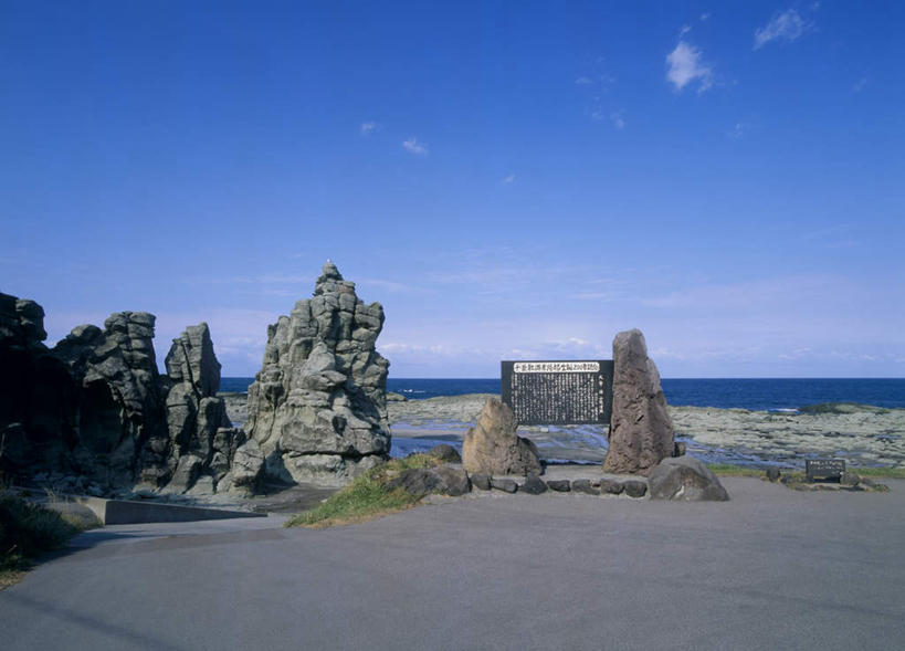 无人,横图,室外,白天,正面,旅游,度假,海浪,海洋,美景,山,山脉,日本,亚洲,阴影,光线,影子,景观,浪花,山峰,云,云朵,地面,山峦,云彩,娱乐,蓝色,白云,蓝天,天空,阳光,自然,海水,群山,天,享受,休闲,景色,放松,自然风光,海景,东亚,本州,本州岛,日本国,青森,青森县,东北地方,大海,风浪,海,海水的波动,近岸浪,涌浪,彩图