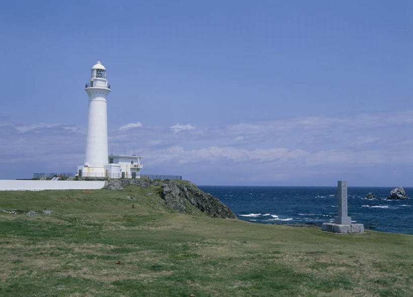 无人,横图,室外,白天,正面,旅游,度假,草地,草坪,海浪,海洋,美景,植物,日本,亚洲,景观,浪花,云,云朵,灯塔,云彩,娱乐,草,蓝色,绿色,白色,白云,蓝天,天空,自然,海水,石碑,天,享受,休闲,景色,放松,自然风光,海景,东亚,本州,本州岛,日本国,青森,青森县,东北地方,大海,风浪,海,海水的波动,近岸浪,涌浪,彩图