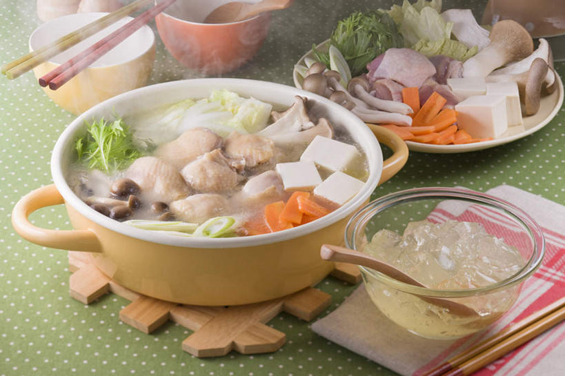 豆腐,无人,餐厅,横图,俯视,室内,特写,白天,烹饪,餐桌,筷子,桌子,萝卜,胡萝卜,餐具,一堆,许多,堆叠,堆积,碟子,炖锅,盘,勺子,金针菇,菌菇,调料,鸡肉,肉,日本料理,料理,食品,调味品,调味料,菌类,锅,白菜,火锅,菜肴,美食,肉类,食物,盘子,调羹,碟,汤匙,碗,日式料理,日式,食用菌,佳肴,餐台,堆,豆制品,肉食,日式火锅,进餐用具,烹调用具,红萝卜,甘荀,彩图,高角度拍摄,餐馆,饭店,饭馆