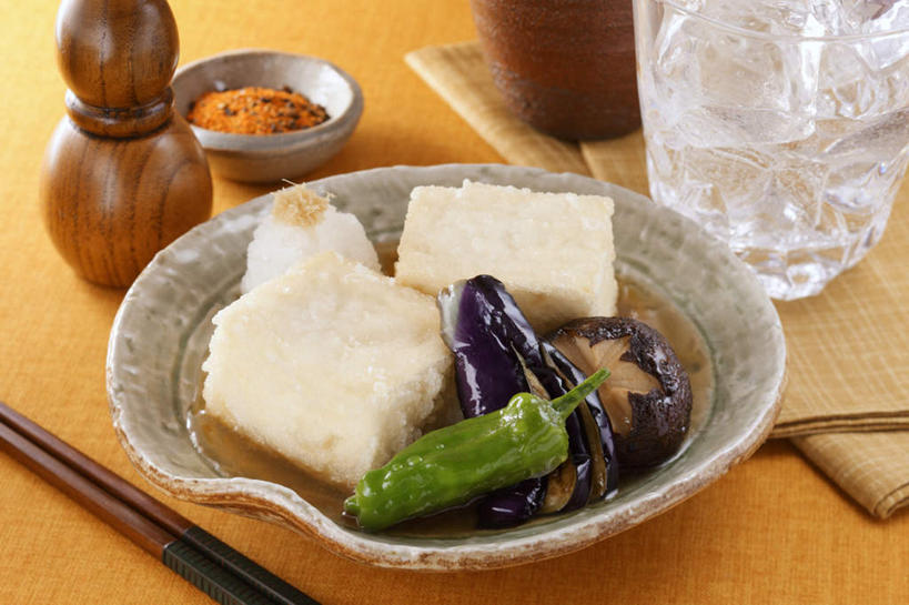 豆腐,芥末,无人,餐厅,横图,俯视,室内,特写,白天,烹饪,餐桌,筷子,桌子,辣椒,茄子,杯子,餐具,一堆,许多,堆叠,堆积,碟子,盘,菌菇,香菇,调料,日本料理,料理,食品,调味品,调味料,菌类,菜肴,美食,玻璃制品,食物,盘子,酒杯,啤酒杯,碟,日式料理,日式,食用菌,佳肴,餐台,堆,豆制品,彩椒,辣角,红海椒,大椒,辣虎,广椒,玻璃杯,进餐用具,烹调用具,甜椒,柿子椒,落苏,酪酥,辣子,昆仑瓜,海椒,番椒,灯笼椒,矮瓜,彩图,高角度拍摄,餐馆,饭店,饭馆