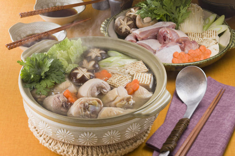 豆腐,无人,餐厅,横图,俯视,室内,特写,白天,烹饪,餐桌,筷子,桌子,萝卜,胡萝卜,蔬菜,椰菜,卷心菜,餐具,一堆,许多,堆叠,堆积,碟子,炖锅,盘,葱,菌菇,青葱,香菇,肉,汤,日本料理,料理,食品,菌类,锅,火锅,鸡翅,菜肴,美食,肉类,食物,盘子,碟,碗,日式料理,日式,食用菌,佳肴,餐台,堆,豆制品,肉食,鸡汤,日式火锅,进餐用具,烹调用具,结球甘蓝,红萝卜,甘荀,甘兰,包心菜,彩图,高角度拍摄,餐馆,饭店,饭馆