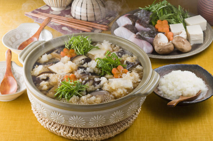 米饭,无人,餐厅,横图,俯视,室内,特写,白天,烹饪,餐桌,筷子,桌子,萝卜,胡萝卜,蔬菜,餐具,一堆,许多,堆叠,堆积,碟子,炖锅,盘,勺子,葱,豆芽,金针菇,菌菇,青葱,香菇,肉,汤,鱼肉,日本料理,料理,食品,饭,菌类,锅,火锅,菜肴,美食,肉类,食物,盘子,调羹,碟,汤匙,碗,日式料理,日式,食用菌,佳肴,餐台,堆,五谷,肉食,日式火锅,进餐用具,烹调用具,红萝卜,甘荀,彩图,高角度拍摄,餐馆,饭店,饭馆