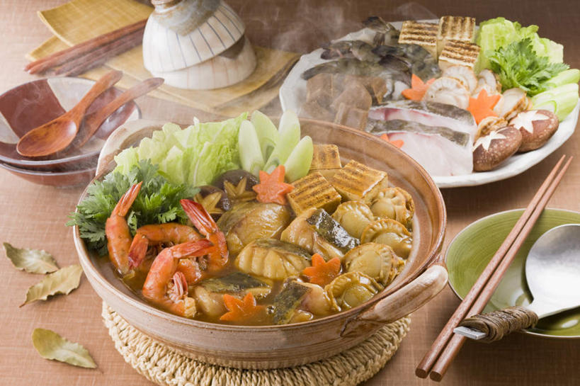 豆腐,无人,餐厅,横图,俯视,室内,特写,白天,烹饪,餐桌,桌子,萝卜,胡萝卜,蔬菜,西红柿,椰菜,卷心菜,餐具,一堆,许多,堆叠,堆积,碟子,炖锅,盘,勺子,菌菇,蘑菇,鸡肉,肉,汤,鱼肉,日本料理,料理,食品,菌类,锅,火锅,菜肴,美食,肉类,食物,盘子,调羹,碟,汤匙,碗,日式料理,日式,食用菌,佳肴,餐台,堆,豆制品,肉食,日式火锅,进餐用具,烹调用具,结球甘蓝,红萝卜,甘荀,甘兰,番茄,包心菜,彩图,高角度拍摄,餐馆,饭店,饭馆