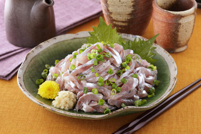 清酒,生鱼片,芥末,无人,餐厅,横图,俯视,室内,特写,白天,烹饪,餐桌,筷子,桌子,杯子,餐具,叶子,一堆,许多,堆叠,堆积,装饰,盛开,碟子,盘,肉,鱼肉,日本料理,鱼片,料理,食品,绿叶,花蕾,菜肴,美食,肉类,酒,雏菊,花,花瓣,花朵,鲜花,食物,一朵,黄色,盘子,酒杯,碟,日式料理,花苞,花蕊,日式,嫩叶,菊花,佳肴,餐台,清酒杯,堆,配菜,肉食,叶,叶片,进餐用具,烹调用具,彩图,高角度拍摄,餐馆,饭店,饭馆