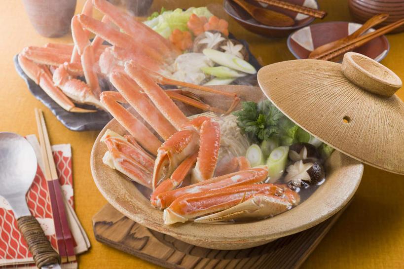 蟹,无人,餐厅,横图,俯视,室内,特写,白天,烹饪,餐桌,筷子,桌子,萝卜,胡萝卜,餐具,一堆,许多,堆叠,堆积,螃蟹,碟子,炖锅,盖子,盘,勺子,菌菇,香菇,日本料理,料理,食品,锅盖,蟹肉,菌类,锅,火锅,菜肴,美食,食物,盘子,调羹,碟,汤匙,日式料理,日式,食用菌,佳肴,餐台,堆,日式火锅,进餐用具,烹调用具,红萝卜,甘荀,彩图,高角度拍摄,餐馆,饭店,饭馆