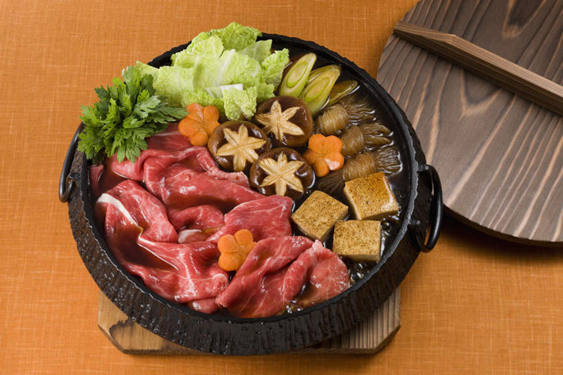 豆腐,无人,餐厅,横图,俯视,室内,特写,白天,烹饪,餐桌,桌子,萝卜,胡萝卜,蔬菜,西红柿,椰菜,卷心菜,餐具,一堆,许多,堆叠,堆积,炖锅,盖子,菌菇,蘑菇,肉,汤,日本料理,料理,食品,锅盖,菌类,锅,火锅,菜肴,美食,肉类,食物,日式料理,日式,食用菌,佳肴,餐台,堆,豆制品,肉食,日式火锅,进餐用具,烹调用具,结球甘蓝,红萝卜,甘荀,甘兰,番茄,包心菜,彩图,高角度拍摄,餐馆,饭店,饭馆