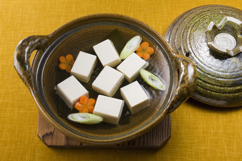 豆腐,无人,餐厅,横图,俯视,室内,特写,白天,烹饪,餐桌,桌子,萝卜,胡萝卜,餐具,一堆,许多,堆叠,堆积,漂浮,炖锅,盖子,海带,汤,日本料理,料理,食品,锅盖,切块,锅,火锅,菜肴,美食,食物,日式料理,日式,佳肴,餐台,堆,豆制品,日式火锅,进餐用具,烹调用具,红萝卜,甘荀,彩图,高角度拍摄,餐馆,饭店,饭馆