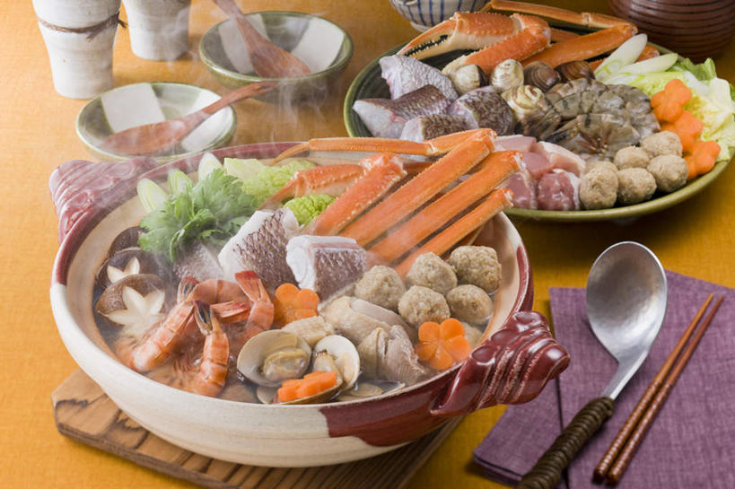 蟹,无人,餐厅,横图,俯视,室内,特写,白天,烹饪,餐桌,筷子,桌子,萝卜,胡萝卜,椰菜,卷心菜,餐具,一堆,许多,堆叠,堆积,螃蟹,碟子,炖锅,盘,勺子,菌菇,香菇,肉,鱼肉,日本料理,料理,食品,丸子,蟹肉,菌类,锅,蛤蜊,火锅,菜肴,美食,肉类,肉丸,食物,盘子,调羹,碟,汤匙,日式料理,日式,食用菌,蛤,佳肴,餐台,堆,肉食,蛤仔,日式火锅,进餐用具,烹调用具,结球甘蓝,红萝卜,甘荀,甘兰,包心菜,彩图,高角度拍摄,餐馆,饭店,饭馆