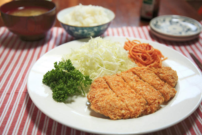 面食,面条,米饭,意大利面,无人,餐厅,横图,俯视,室内,特写,白天,烹饪,餐桌,桌子,椰菜,卷心菜,餐具,碟子,盘,花菜,花椰菜,西兰花,面,汤,日本料理,味增汤,料理,食品,饭,猪排,菜肴,美食,桌布,食物,盘子,碟,日式料理,日式,佳肴,餐台,五谷,炸猪排,进餐用具,烹调用具,结球甘蓝,甘兰,包心菜,彩图,高角度拍摄,餐馆,饭店,饭馆