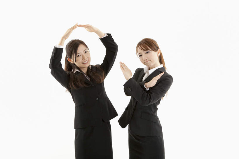 东方人,两个人,同事,商务人士,商务女性,站,举,笑,双手交叉,微笑,露齿笑,横图,室内,白天,白色背景,正面,成功,合作,团队,集体,信心,亚洲,套装,注视,黄种人,队伍,观察,看,托,站着,摄影,影棚,观看,察看,领导,双手抱胸,成就,关注,商务装,合伙,领袖,工薪阶层,年轻女性,女人,女性,亚洲人,白领,上班族,举起,举手,举着,向上举,向上伸,向上托,站立,半身,彩图,影棚拍摄,拍摄