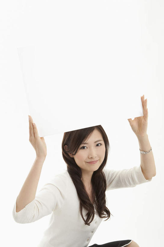 东方人,一个人,商务人士,商务女性,蹲,举,笑,微笑,竖图,室内,白天,白色背景,正面,亚洲,仅一个年轻女性,仅一个女性,仅一个人,套装,休闲装,黄种人,白板,托,休闲,休闲服,摄影,影棚,商务装,记录板,工薪阶层,记事板,年轻女性,女人,女性,亚洲人,白领,上班族,蹲着,举起,举手,举着,向上举,向上伸,向上托,半身,彩图,影棚拍摄,拍摄